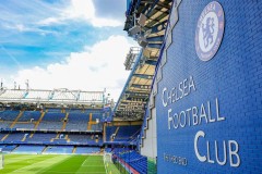 新赛季高价新援信任危机：球队适应与转会费压力下的挑战